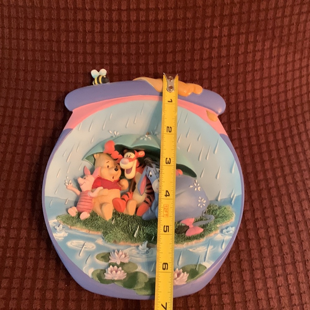 BRADFORD EXCHANGE POOHS HONEY POT ADVENTURE no chips,scratches great condition - Picture 3 of 5